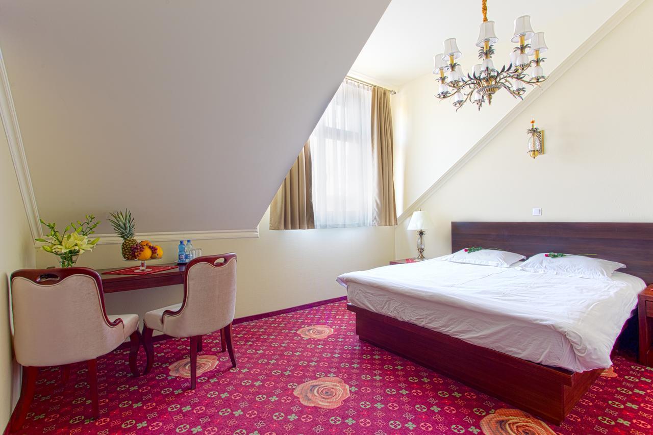 Hotel Roza Kamieniec Wroclawski Eksteriør billede